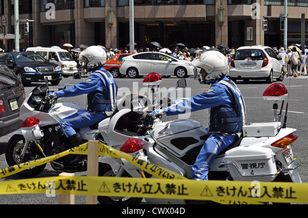 2 policiers en moto dans le quartier de Ginza (Tokyo, Japon) Banque D'Images