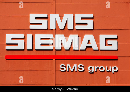 Logo de l'entreprise du SMS Siemag AG sur l'immeuble à Tübingen, Rhénanie du Nord-Westphalie, Allemagne, Europe Banque D'Images