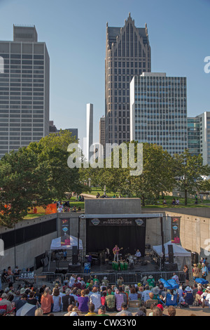 Detroit, Michigan - un groupe joue au Detroit Jazz Festival. Banque D'Images
