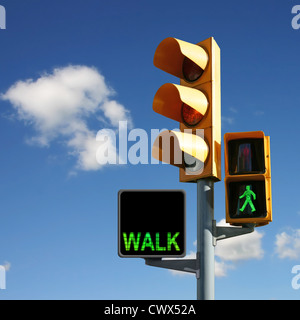 Avec feux de circulation à pied et l'homme vert Banque D'Images