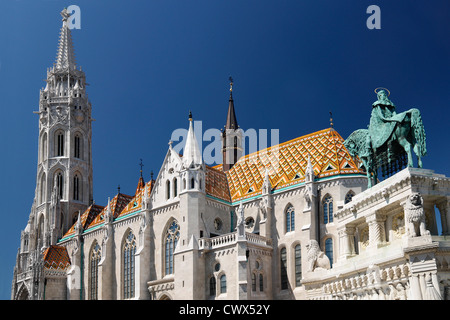 L'église Matthias avec statue de St Stephen, Budapest Banque D'Images