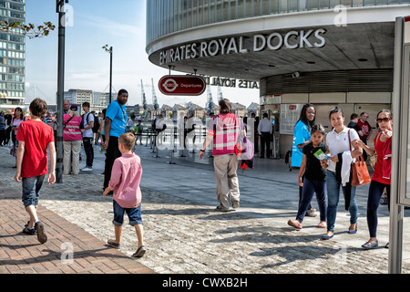 Unis Royal Docks - point d'embarquement pour les téléphériques qui traversent la Tamise de l'O2 Arena de l'Excel Centre Banque D'Images