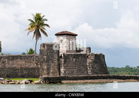 Le Guatemala, le lac Izabal. Castillo de San Felipe de Lara, Lac Izabal Lago de Izabal, Guatemala. Banque D'Images