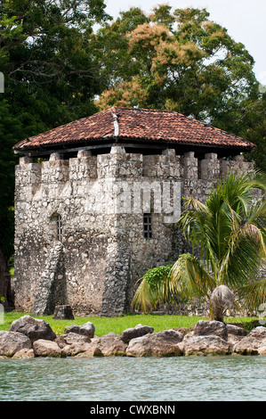 Le Guatemala, le lac Izabal. Castillo de San Felipe de Lara, Lac Izabal Lago de Izabal, Guatemala. Banque D'Images