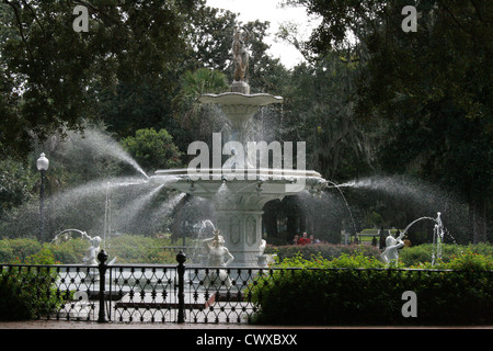 Forsyth fontaine eau fontaines Géorgie savannah ga architecture historique bâtiments en statues de pierre Banque D'Images