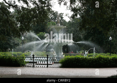 Forsyth fontaine eau fontaines Géorgie savannah ga architecture historique bâtiments en statues de pierre Banque D'Images