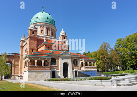 Lieu de repos du premier président croate dr. Franjo Tuđman sur le côté droit, cimetière Mirogoj Zagreb, Croatie Banque D'Images