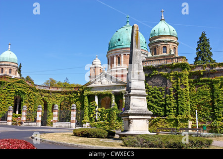 L'entrée principale de Mirogoj cemetery et l'Église du Christ Roi, Zagreb, Croatie Banque D'Images