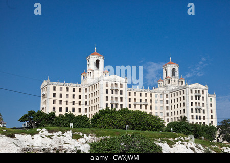 Le National Hotel se trouve sur la mer et le Malecon de La Havane, Cuba. Banque D'Images