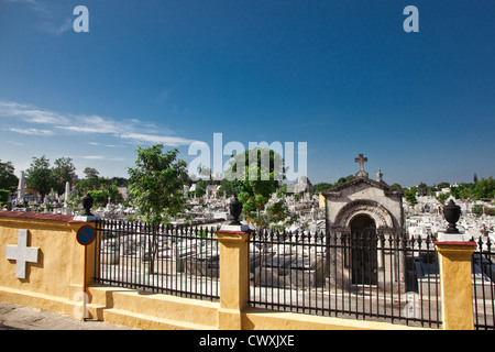 L'immense cimetière Colon abrite aujourd'hui les vestiges de presque autant qu'il y a de résidents vivant dans la ville de La Havane, Cuba. Banque D'Images