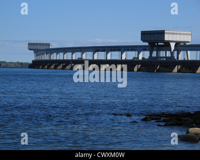 Robert Moses State Park au barrage hydroélectrique Moses-Saunders, fleuve Saint-Laurent, lac de partie du Saint-Laurent, Massena, NY, 01 Septembre Banque D'Images