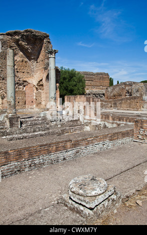 Colonnes romaines dans la région de Villa Adriana, Tivoli, Italie Banque D'Images