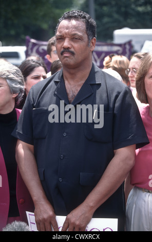Le révérend Jesse Jackson demande au Président Clinton d'opposer son veto à une loi de réforme de l'aide sociale le 1 août 1996 devant la Maison Blanche à Washington, DC. Le président a annoncé mercredi qu'il signerait la loi visant à réformer le système de protection sociale. Banque D'Images