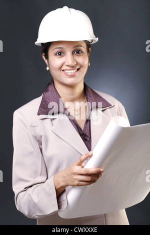 Happy young Indian female architect Banque D'Images