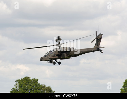 Army Air Corps Militaire WAH-Apache AH-64 attaque AH hélicoptère volant à basse altitude. 8389 SCO Banque D'Images