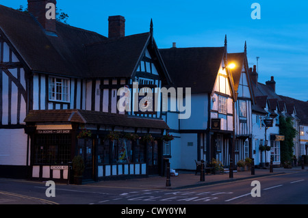 High Street à l'aube, Henley-in-Arden, Warwickshire, UK Banque D'Images