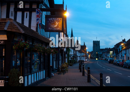 High Street à l'aube, Henley-in-Arden, Warwickshire, UK Banque D'Images