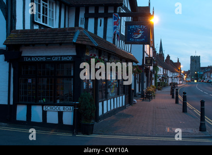 High Street à l'aube, Henley-in-Arden, Warwickshire, UK Banque D'Images