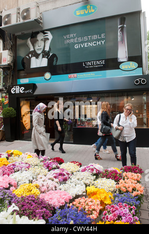 La Turquie, Istanbul, Nisantasi, Vali Konagi Caddesi, Einkaufsstrasse Banque D'Images