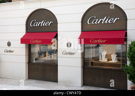 La Turquie, Istanbul, Abdi Ipekci Caddesi, Nisantasi, Einkaufsboulevard Nobelgeschäften mit internationalen. Schaufenster von Cartie Banque D'Images