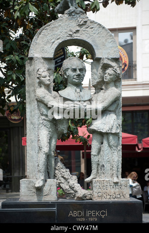 Louis Vuitton Fashion Store Façade in Nisantasi. Nisantasi, Turkey Stock  Photo - Alamy