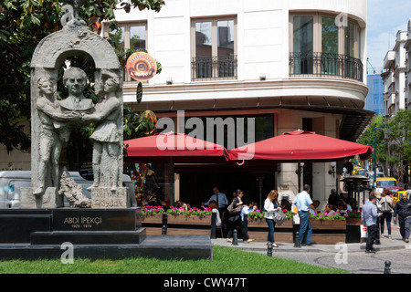 La Turquie, Istanbul, Abdi Ipekci Caddesi, Nisantasi, Denkmal für Abdi Ipekci. Banque D'Images