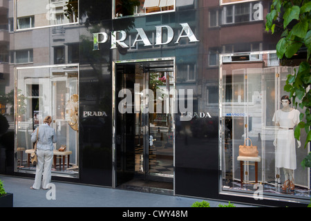 La Turquie, Istanbul, Abdi Ipekci Caddesi, Nisantasi, Prada Schaufenster Banque D'Images