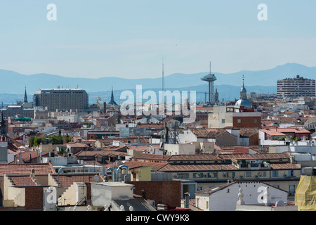 Portrait du centre de Madrid, avec 'Faro de Moncloa" et de la partie supérieure des bâtiments de la rue Gran Vía. Banque D'Images