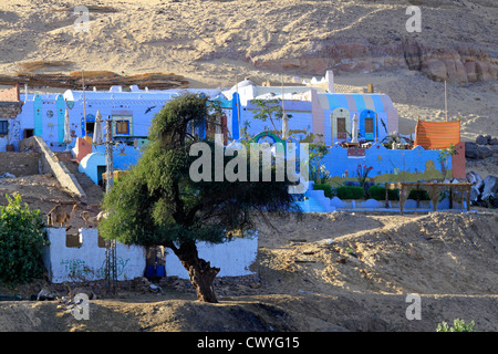 Hozuses multicolores dans un village nubien près d'Assouan, Egypte Banque D'Images