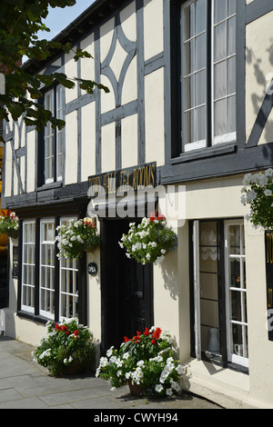 Les salons de thé de l'hôtel de ville, High Street, Royal Wootton Bassett, Wiltshire, Angleterre, Royaume-Uni Banque D'Images