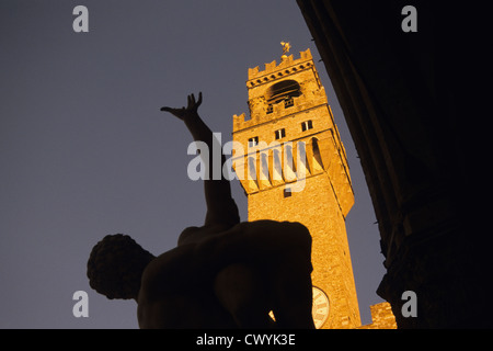 Ratto delle sabine's statue, Palazzo Vecchio, Piazza della Signoria, Firenze (Florence), toscane, italie Banque D'Images