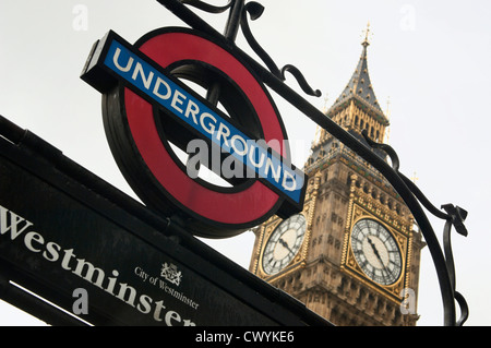 Big Ben et la station de métro Westminster, Londres, Angleterre, Grande-Bretagne, Europe Banque D'Images