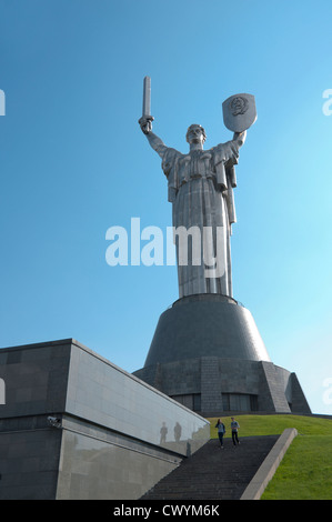 Statue de la mère patrie 'Rodina Mat', Kiev, Ukraine, l'Europe Banque D'Images