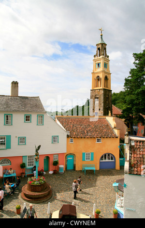 Le Campanile et la place de la batterie Portmeirion Gwynedd au Pays de Galles UK Banque D'Images