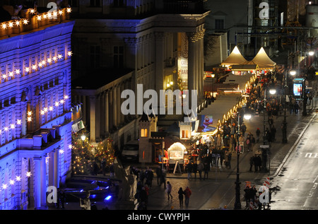 Marché de Noël à l'Opernpalais, Unter den Linden, Berlin, Allemagne Banque D'Images