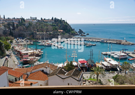 Vieille ville et du port, Antalya, Turquie, Asie Banque D'Images