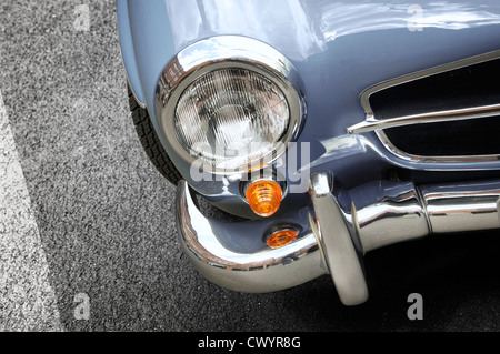 Projecteur de une Mercedes Benz Banque D'Images