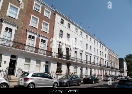 Vue générale des propriétés sur Royal Avenue, London, SW3, Angleterre, Royaume-Uni. Banque D'Images