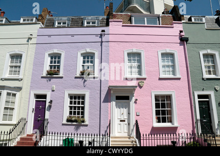 La très belle terrasse maisons colorées sur Bywater Street, juste à côté de la Kings Road à Chelsea, à l'ouest de Londres, SW3, au Royaume-Uni. Banque D'Images