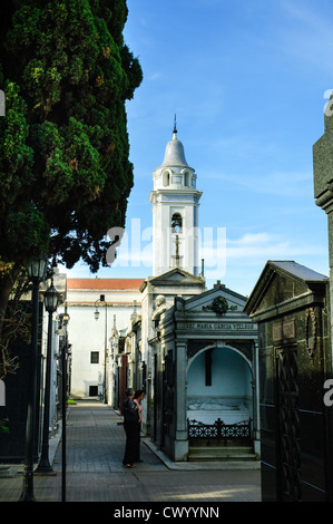 Rangée de mausolées, cimetière de Recoleta, Buenos Aires, Argentine Banque D'Images