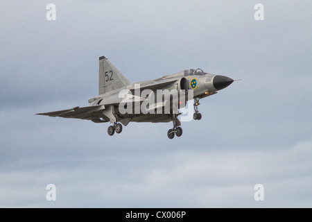 Le Saab 37 viggen est un siège unique, un seul moteur, de courte à moyenne portée des avions d'attaque et de chasse Banque D'Images