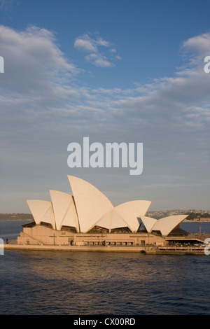 L'Opéra de Sydney sous le soleil d'après-midi, Sydney, New South Wales, Australia Banque D'Images