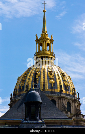 Le dôme des Invalides à Paris en France où Napoléon Bonaparte est enterré Banque D'Images