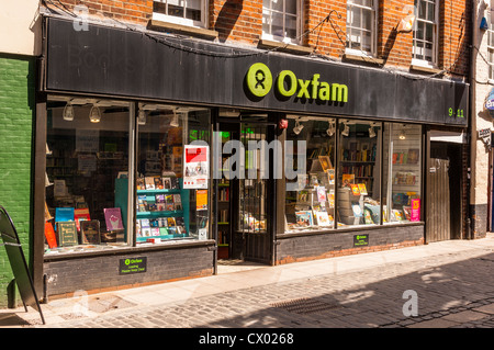 L'organisme de bienfaisance Oxfam shop store à Norwich , Norfolk , Angleterre , Angleterre , Royaume-Uni Banque D'Images