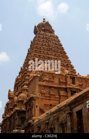 L'architecture de temple Brihadeeswarar tanjavûr et Gopuram View avec diverses sculptures dieux hindous Banque D'Images