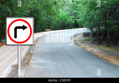 Trafic routier - un signe sur une route Banque D'Images