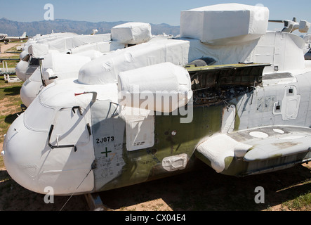 Les hélicoptères MH-53 Pave Low en stock à l'entretien et la régénération de l'aéronautique 309e groupe à la base aérienne Davis-Monthan Air Force Base. Banque D'Images