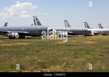 Avion KC-135 en stock à l'entretien et la régénération de l'aéronautique 309e groupe à la base aérienne Davis-Monthan Air Force Base. Banque D'Images