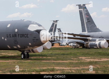 Avion KC-135 en stock à l'entretien et la régénération de l'aéronautique 309e groupe à la base aérienne Davis-Monthan Air Force Base. Banque D'Images