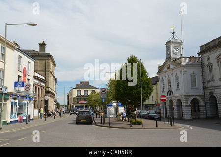 Le Square, rue Large, Salcombe, Devon, Angleterre, Royaume-Uni Banque D'Images